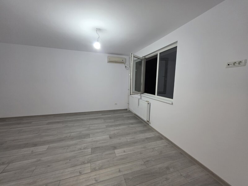 Dristor, Camil Resu, bloc mixt, etaj 4