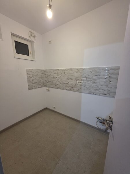 Dristor, Camil Resu, bloc mixt, etaj 4