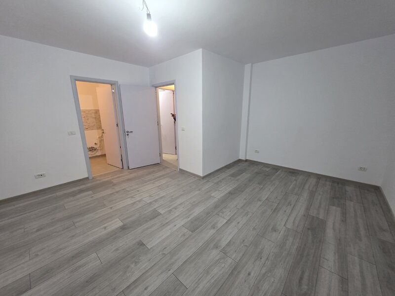 Dristor, Camil Resu, bloc mixt, etaj 4