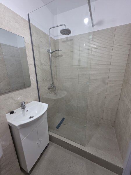 Dristor, Camil Resu, bloc mixt, etaj 4