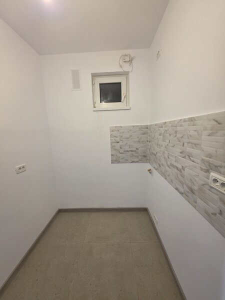 Dristor, Camil Resu, bloc mixt, etaj 4