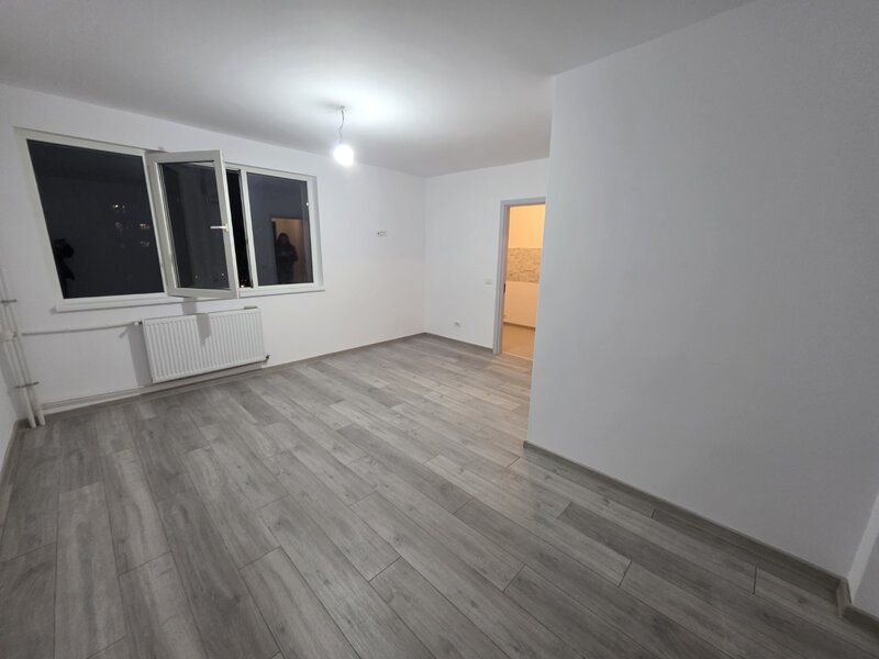 Dristor, Camil Resu, bloc mixt, etaj 4